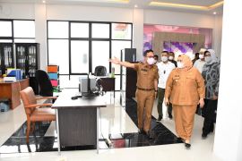 Bupati : Tingkatkan pelayanan di RSUD Bengkalis, jangan berbelit-belit