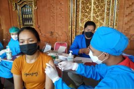 Pemkot Denpasar gencar vaksinasi penguat ke warga