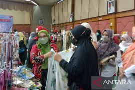 Meriahkan HUT ke-25, Diskop Bekasi gelar bazar UMKM
