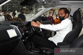 Indonesia should become key player in electric car industry: Jokowi