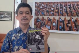 Sejarah foto dan kantor berita di balik "Linimasa" Audy Mirza