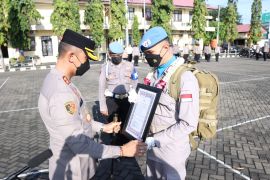 Kapolres Situbondo beri penghargaan anggotanya selesaikan tugas perdamaian PBB