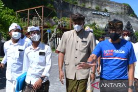 Menparekraf bahas pengembangan Pantai Melasti Bali