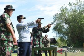 Kodim 1002/HST bekali pegawai Rutan Kelas IIB Barabai keterampilan menembak