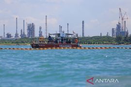 Penanganan tumpahan minyak