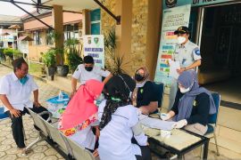 JR Babel gelar pemeriksaan kesehatan gratis dan Samsat Setempoh di Desa Payung