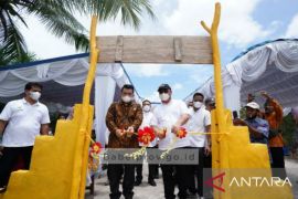 Gubernur Erzaldi resmikan tambatan perahu hasil gotong royong masyarakat Desa Bantan