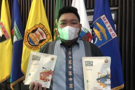 Meraup ratusan juta rupiah dari keripik kulit ikan patin