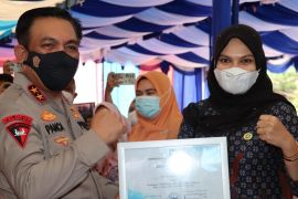 Kapolda Sumut beri penghargaan puskesmas capai vaksinasi tinggi