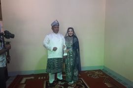 Bupati Kayong Utara terharu bisa menikahi gadis Serawai Sintang