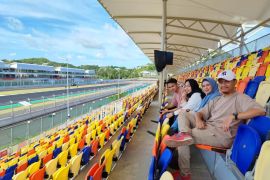 Keluarga pebalap Mario Aji sempatkan ziarah ke makam ayah sebelum ke Mandalika