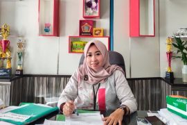 Pemkab Dharmasraya bagikan ribuan bibit pohon tingkatkan Indeks Kualitas Lingkungan Hidup