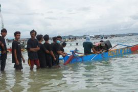 Festival balap sampan tradisional di Pantai Ekas membangkitkan ekonomi