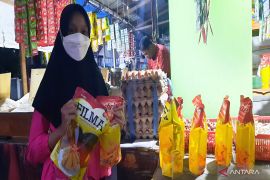 Pasar di Kalsel dibanjiri minyak goreng dengan harga tinggi