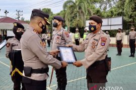 Kapolres Balangan kembali beri penghargaan kepada personel berprestasi