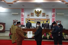 Pengambilan sumpah anggota DPRD PAW Muhammad Rijal