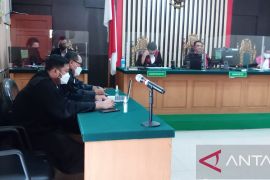 Orang kepercayaan Zumi Zola jalani sidang suap "ketok palu"