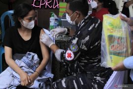 Kemarin 157,8 juta warga sudah vaksinasi, IDI berhentikan Terawan