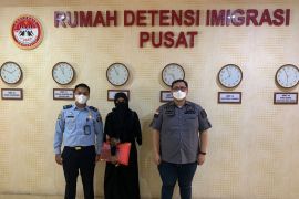 Menikah secara virtual dan belum pernah ketemu suami, pencari suaka asal Somalia dipindahkan ke Batam