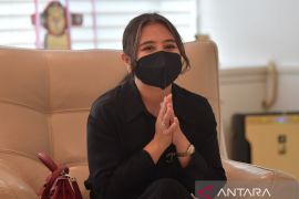 Menpora semangati Prilly Latuconsina dalam kelola Persikota