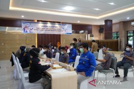 Dukung kebijakan pemerintah, PLN UIW Sumbar adakan vaksin booster