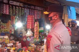 Kapolda Sulteng  tinjau penjualan minyak goreng di pasar Kota Palu