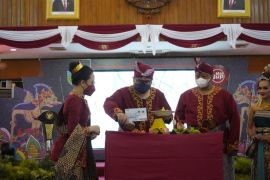 Pemkab Kediri luncurkan pakaian khas daerah pada HUT ke-1218