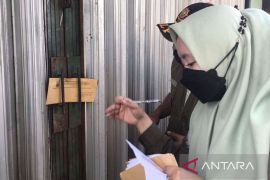 Satpol PP Bekasi tertibkan bangunan liar sepanjang Jalan Bosih Raya