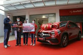 Warga Pekalongan dapat rezeki nomplok, bawa pulang Mercedes dari Telkomsel
