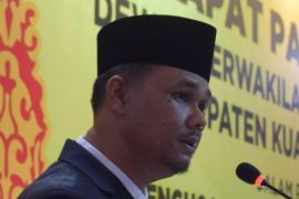 Ketua DPRD Kuansing ingatkan Bupati tak campuri urusan Dewan
