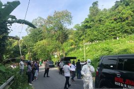 Polisi kawal pemakaman jenazah pasien COVID-19 di Ambon, begini penjelasannya