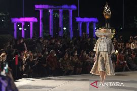 Seniman Lintu Tulistyantoro usulkan museum batik Jatim