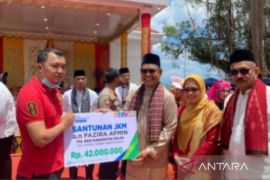 Bupati Solok seragkan santunan BPJAMSOSTEK saat festifal lima danau