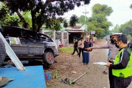 Mobil rombongan personel band d'Masiv kecelakaan di Situbondo
