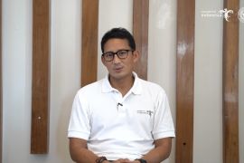 Tourism and Creative Economy Minister lauds collaboration for advancing Riau fashion industry