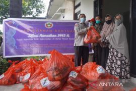 Sambut Ramadhan UPZ PKT dan Majelis Taklim Baiturrahman bagikan ratusan paket Sembako
