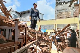 Dua ruang kelas SDN Ciheulet Bogor ambruk