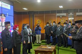 Bupati mutasi pejabat tinggi pratama