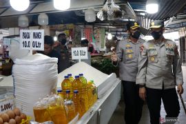 Kapolda Gorontalo sidak ketersediaan minyak goreng di pasar Liluwo