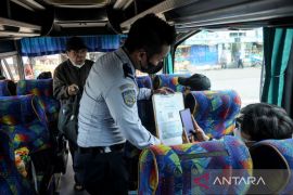 Penggunaan aplikasi peduli lindungi sebagai syarat mudik lebaran