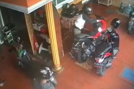 Pura-pura jadi pasien, tiga orang diduga curi motor