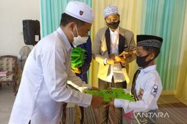 Puluhan siswa SMP Wisuda Tahfiz
