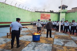 Kemenkumham Jambi musnahkan 33 handphone hasil sitaan dari napi