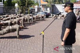 Wako Bukittinggi minta Satpol-PP tegakkan aturan dengan tegas dan humanis
