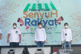 Bantu pelaku usaha Umi-UMKM  Pegadaian bersama BRI dan PNM gelar Festival Pasar Senyum Rakyat
