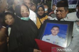 Almarhum Lettu Iqbal korban KKB  Papua dikenal sholeh