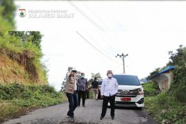 Gubernur dorong percepat pembangunan jalan ke pelosok Sulbar