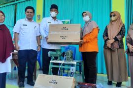 Pemkot Pariaman latih KWT produksi saus sambal dari pepaya