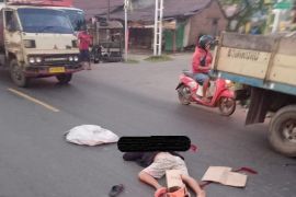 Pengendara motor tewas usai ditabrak mobil truk, sopir melarikan diri