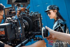 Dalam industri film, Persoalan izin disebut sebagai masalah terbesar